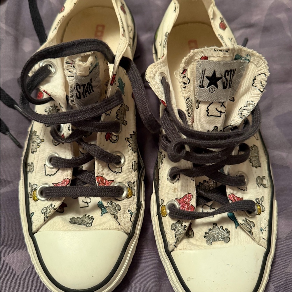 Converse Kids Sneakers with ring , roses Print - Cream and Black used.